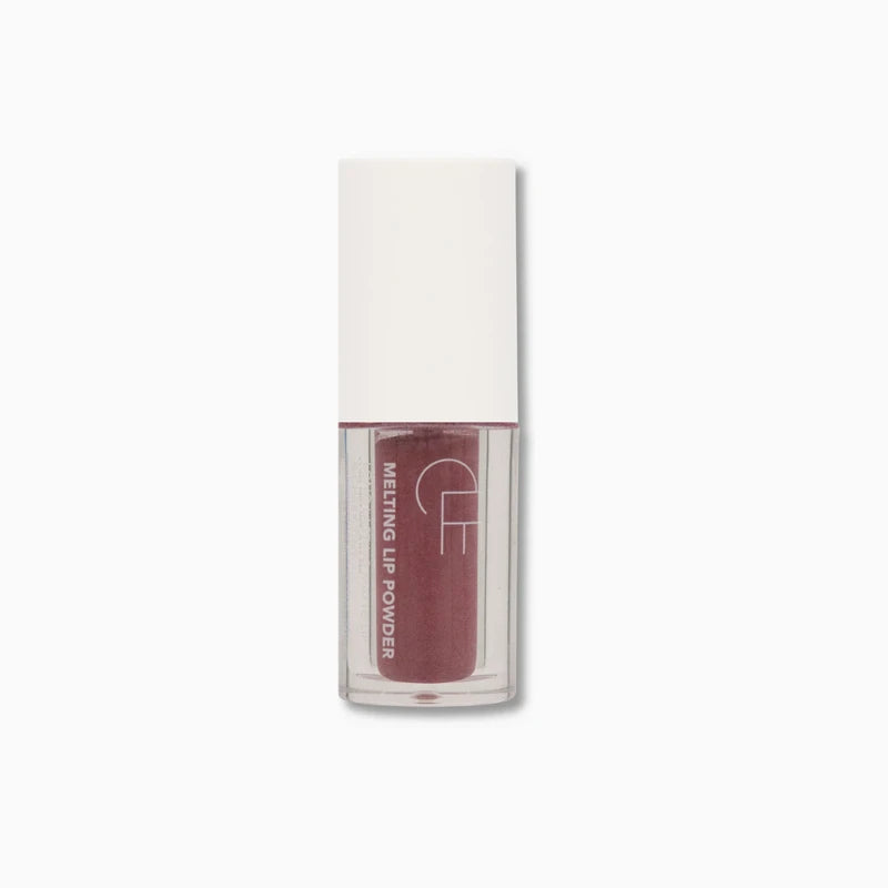 CLE Cosmetics revolutionaire Melting Lip Powder in de kleur Berry Mauve is een gepigmenteerde poeder die op je lippen smelt tot een prachtige liptint. Deze vegan lippies met Vitamine E toveren tijdens het aanbrengen om tot een silkysmooth liptint en hebben een een diepe matte finish zonder je huid uit te drogen.