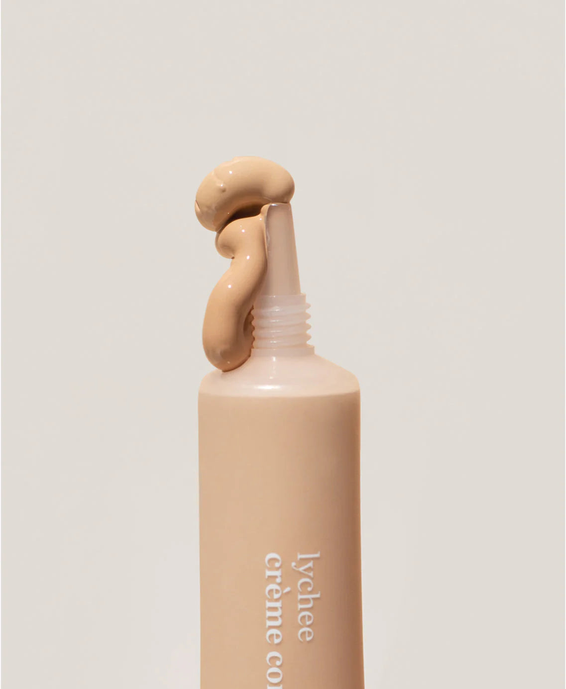 Ere Perez Concealer close up van de creme corrector tube kleur cuatro #kleur_cuatro