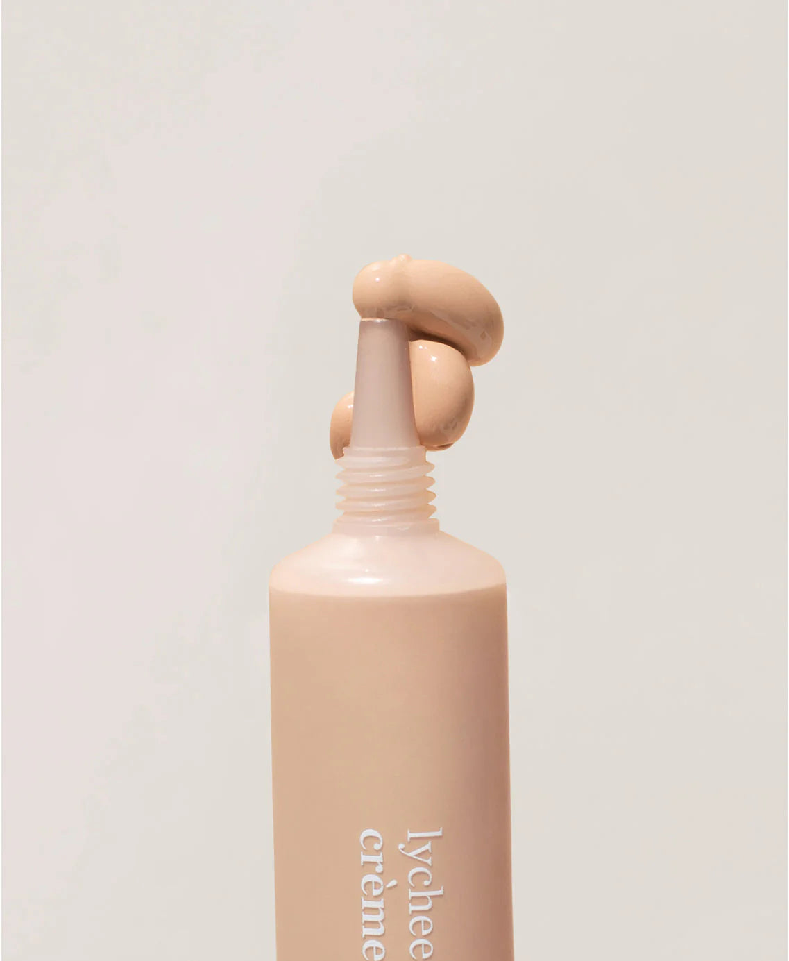 Close up tube Ere Perez Concealer Dos lychee color corrector #kleur_dos