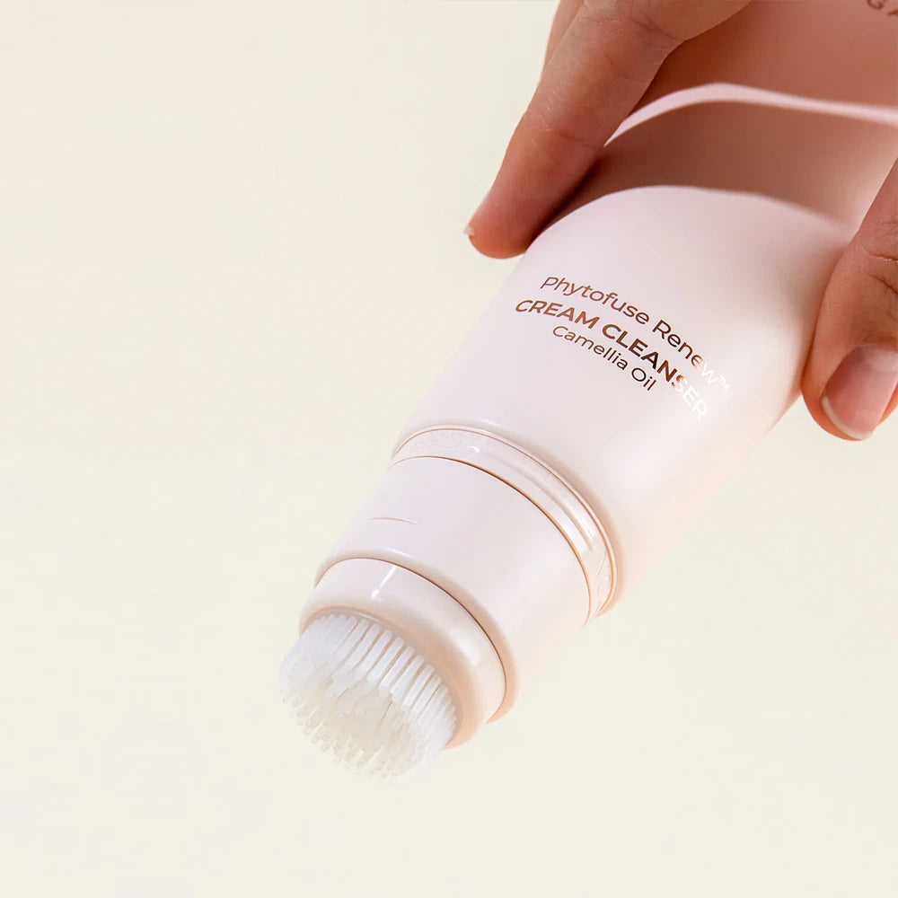 Deze natuurlijke gezichtsreiniger heeft een siliconen borstelkop om de huid diep te reinigen en de bloedsomloop te stimuleren. De zachte borstelharen zorgen ervoor dat de cleanser dieper in het huidoppervlak doordringt en&nbsp;alle onzuiverheden en sporen van make-up grondig reinigt.