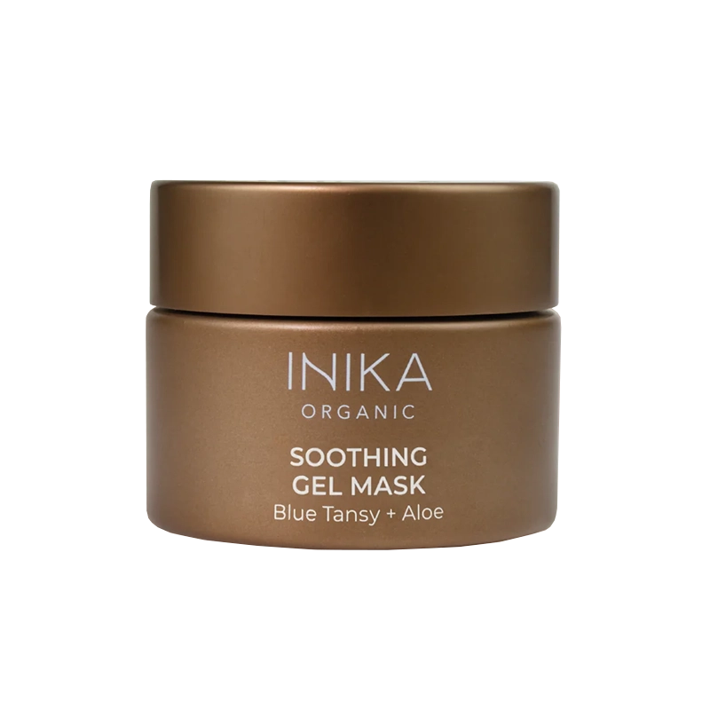 INIKA Organic Soothing Gel Mask is een luxe en verkoelend gelmasker dat je huid onmiddellijk kalmeert. De ontstekingsremmende eigenschappen van Aloë Vera in combinatie met Blue Tansy Oil verzachten en verminderen roodheid en irritatie en helpen de beschadigde huid te herstellen. Deze intens voedende botanische formule helpt de huid te beschermen tegen vrije radicalen en herstelt tegelijkertijd de natuurlijke hydratatie, glans en gladheid van je huid.