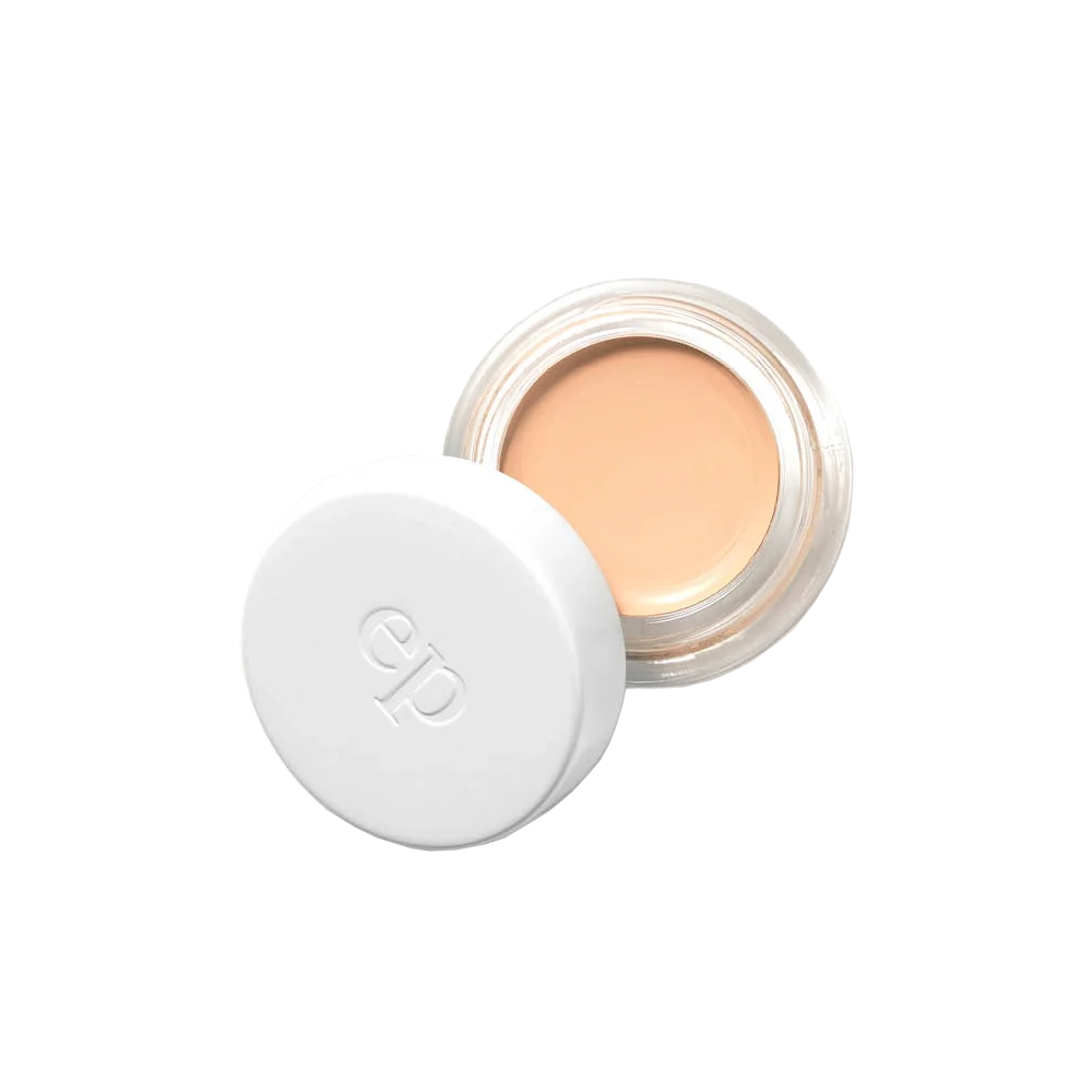 #kleur_latte, Ere Perez vegan concealer om de probleemgebieden van je huid perfect te camoufleren. Dekt roodheid als geen ander en donkere kringen en vlekken verdwijnen als sneeuw voor de zon. Ook als je last hebt van pigmentvlekken is deze volledig dekkende concealer uitermate geschikt, de natuurlijke concealer smelt in de huid voor een long-lasting natuurlijke look.