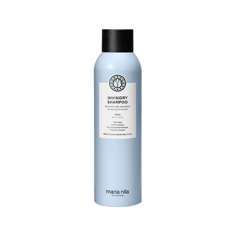 De Invisidry Shampoo Style And Finish van Maria Nila beschermt je haar tegen UV-stralen, bevat 100% plantaardige ingrediënten, heeft een holdfactor van 1 (dus geen stug haar), bevat geen parabenen plus sulfaten en heeft een beschermende werking tegen kleurverlies dankzij het ColorGuard Complex.