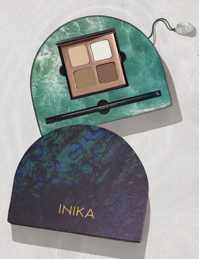 De INIKA Ultramarine Natural Brow Set is een prachitge Limited Edition cadeauset om jezelf of een geliefde blij mee te maken. Deze luxe set geeft jouw wenkbrauwen de perfecte definitie om je make-up look helemaal af te maken!