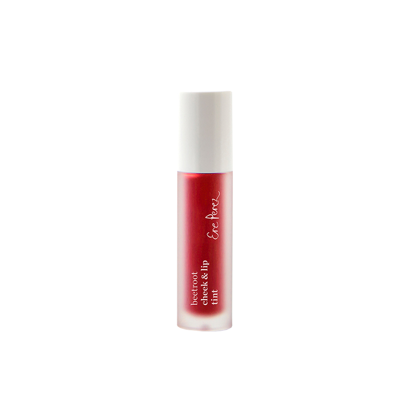 Langdurige tint voor wangen en lippen, dit 2-in-1-product behoort tot de meeste populaire producten van Ere Perez. Een heerlijke formule op waterbasis met extracten van rode biet om de huid te voeden en te hydrateren. Deze gezonde tint is rijk aan antioxidanten, werkt als een natuurlijke 'blush' voor wangen en lippen die de hele dag blijft zitten. Verkrijgbaar in 2 tinten die passen bij iedere huidskleur en op te bouwen is tot de gewenste dekking. 