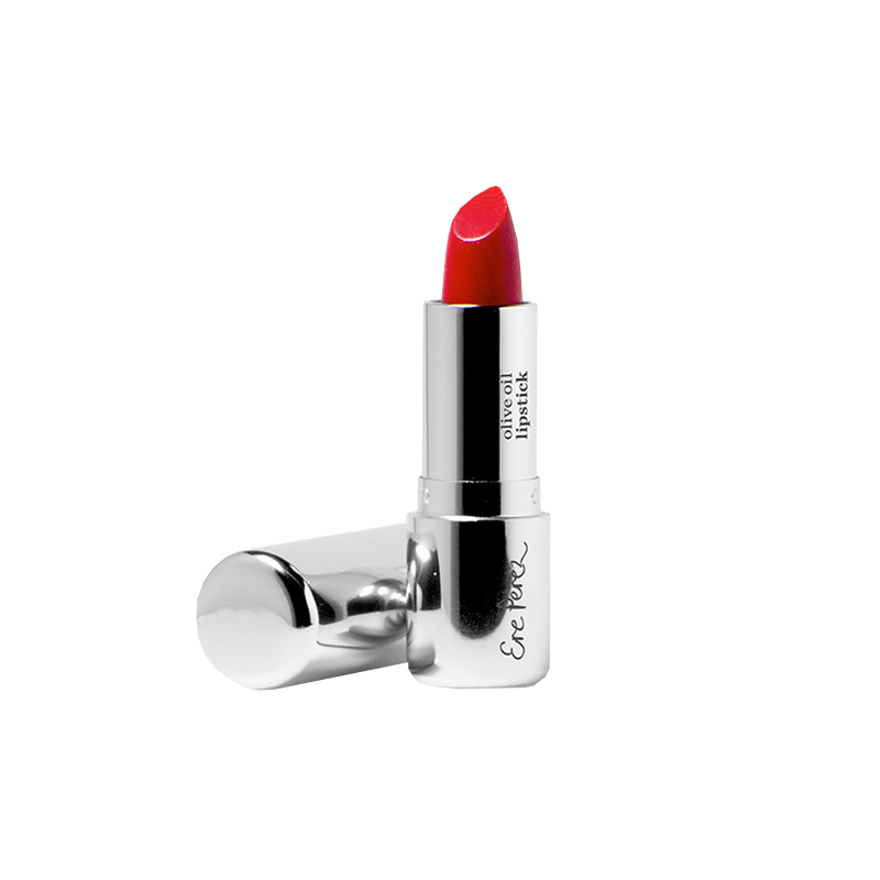 De Ere Perez Olive Oil Lipstick is een full coverage lipstick met een hydraterende en creamy textuur. De lippenstift voedt en verzacht de lippen door middel van Olijfolie. Geen uitgedroogde lippen en velletjes meer want Olijfolie hydrateert ontzettend goed en bevat bovendien vitamine E. Ideaal dus om je (droge) lippen mee te verzorgen.