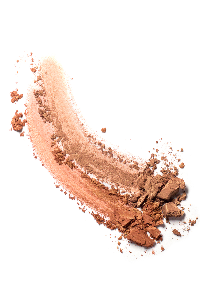 De Rice Powder Bronzer van Ere Perez is een bronzer voor een sunkissed glow. De bronzer bevat twee tinten met een hele subtiele shimmer. Je kunt de bronzer gebruiken om kleur toe te voegen aan je gezicht, om te contouren, maar ook als oogschaduw. De poeders hebben een velvet finish. De kleur Tulum bevat een een lichte en donkere bronzer.