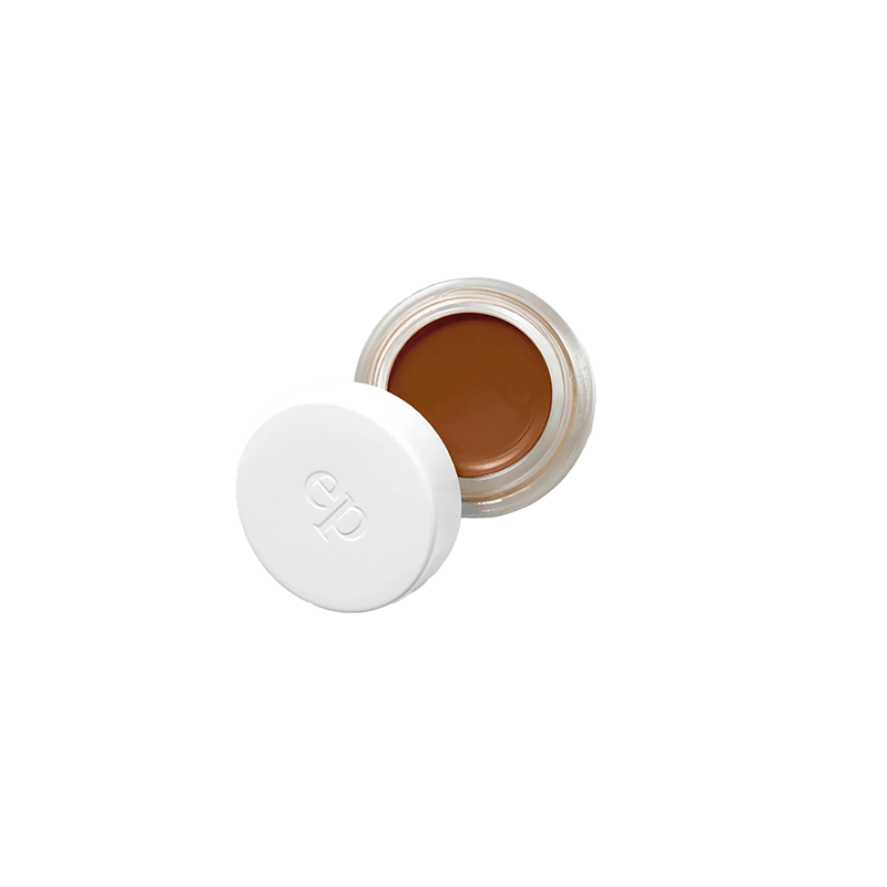 Arnica Concealer All-cover Pot Dolce van Ere Perez is de beste vegan concealer om de probleemgebieden van je huid perfect te camoufleren. Dekt roodheid als geen ander en donkere kringen en vlekken verdwijnen als sneeuw voor de zon. Ook als je last hebt van pigmentvlekken is deze volledig dekkende concealer uitermate geschikt, de natuurlijke concealer smelt in de huid voor een long-lasting natuurlijke look.