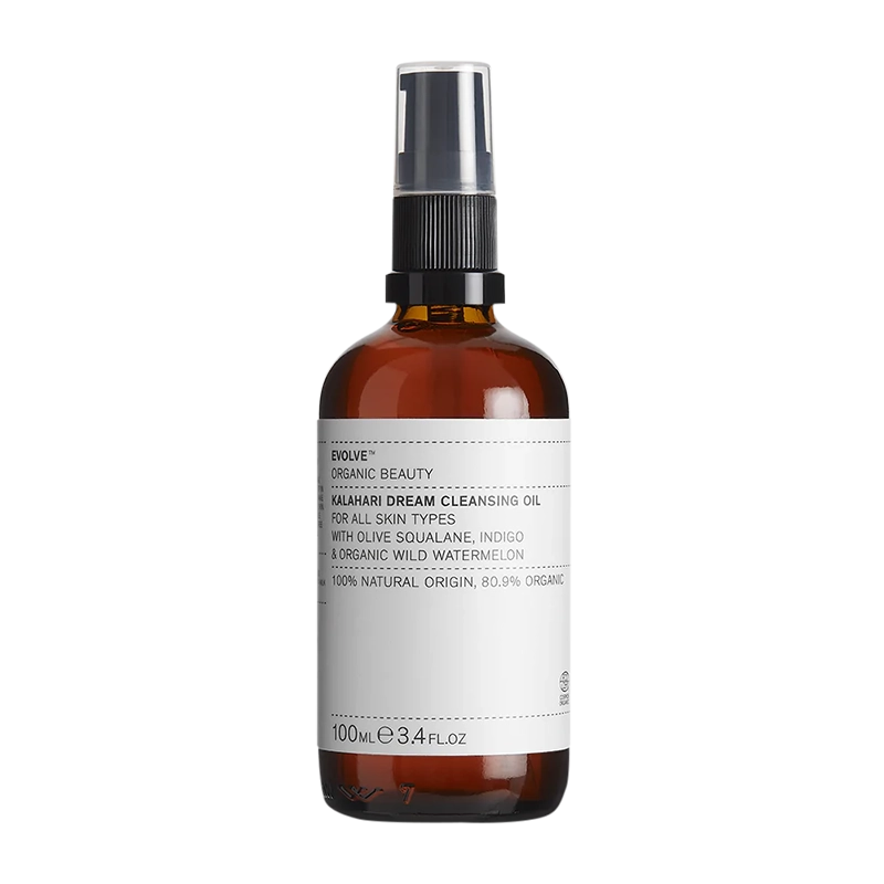 De Evolve Organic Beauty Kalahari Dream Cleansing Oil is een vegan, lichtgewicht gezichtsreinigingsolie met een blush roze tint die diep reinigt zonder de huid vet achter te laten. Het verwijdert make-up, inclusief hardnekkige oogmake-up, terwijl het tegelijkertijd de huid intens voedt en voorbereidt op je dag- of nachtcreme van Evolve Organic Beauty. De heerlijke fruitige geur maakt het het perfect voor dagelijks gebruik.