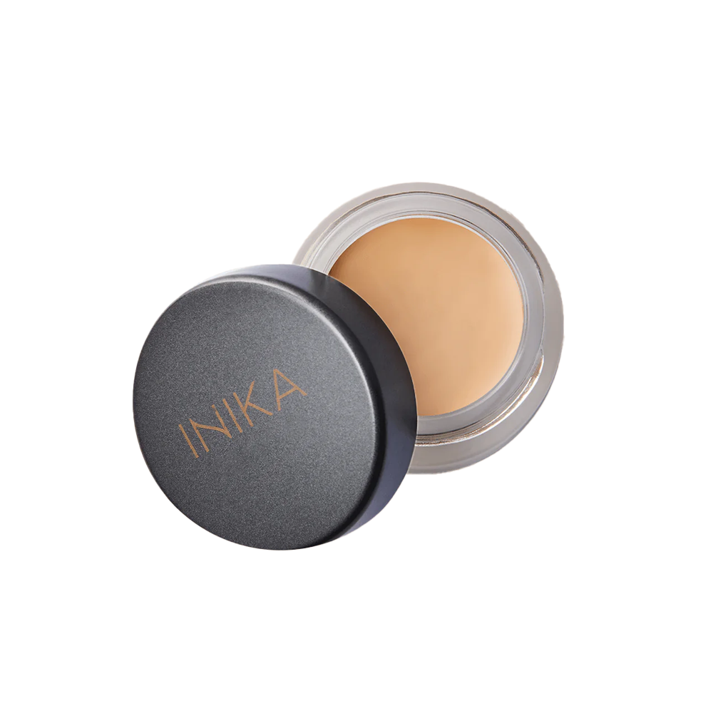 INIKA Organic Full Coverage Concealer Vanilla is een natuurlijke romige veganistische concealer die oneffenheden, donkere kringen en vlekken camoufleert. Samengesteld met huidverzorgende botanische ingrediënten om de huid te hydrateren en te voeden zodat oneffenheden worden gecamoufleerd zonder de poriën te verstoppen. #kleur_vanilla
