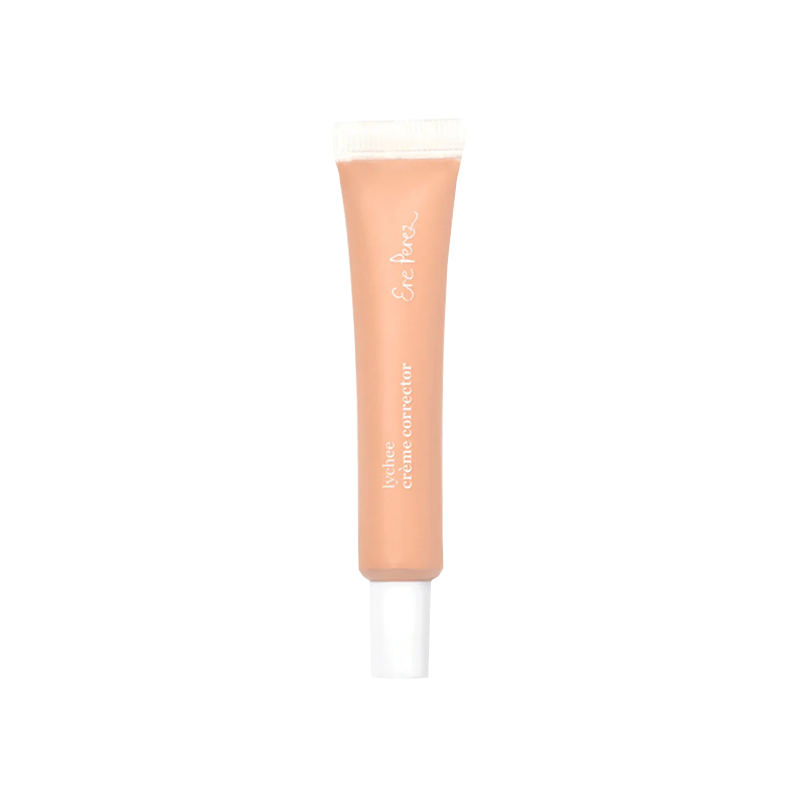 Deze Lychee Creme Corrector is een full coverage concealer & color corrector die roodheid, donkere kringen en onzuiverheden bedekt zonder je huid uit te drogen. De concealer bevat een hoog gehalte Vitamine C & Lychee voor extra hydratatie en een gevoede huid met creaseless resultaat.