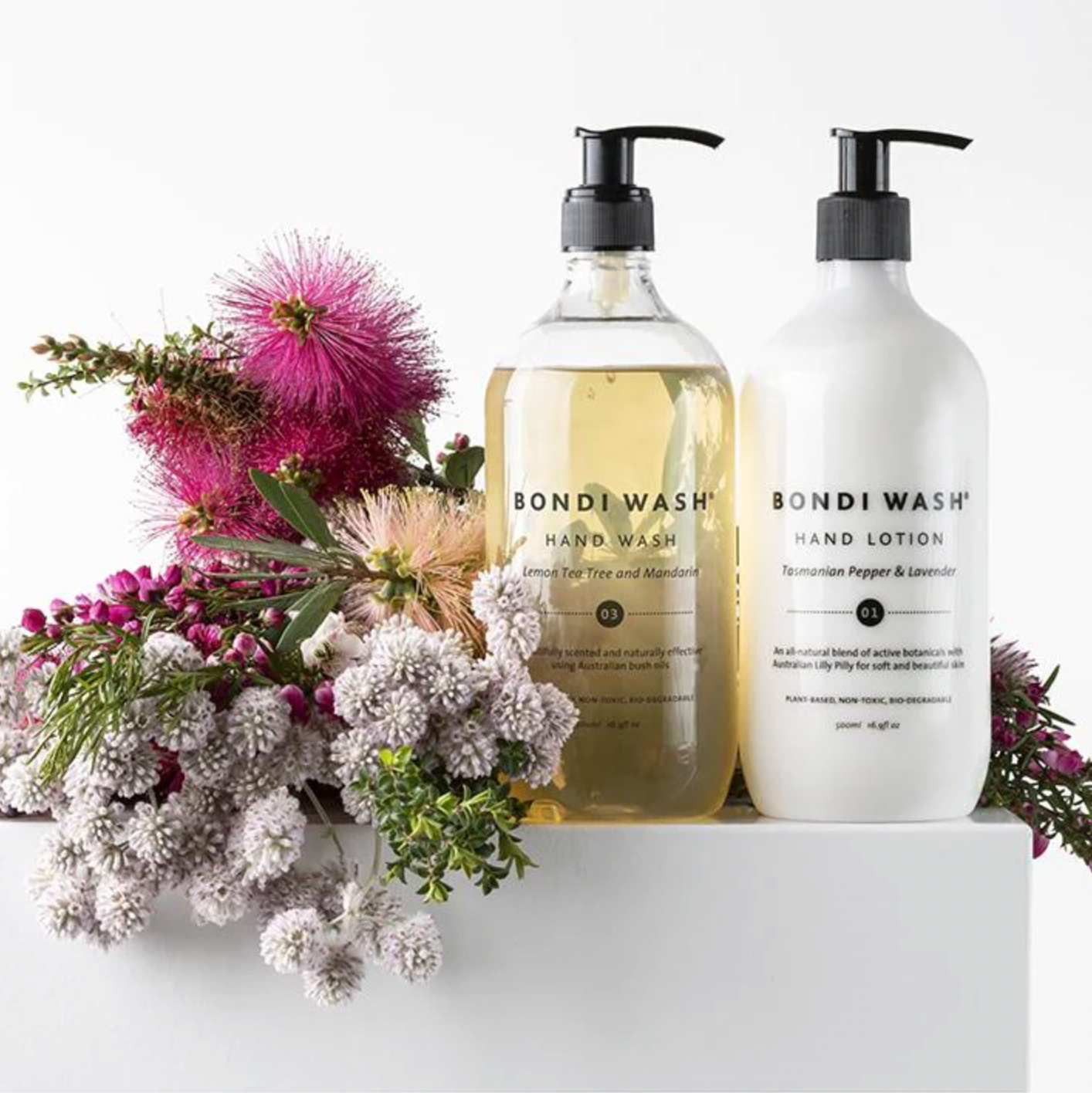 Bondi Wash's Hand Lotion is een voedende en beschermende creme voor de huid van de handen. De lotion bestaat uit 100% plantaardige werkstoffen, waaronder het Lilly Pilly-extract, uit Australië. Dit staat bekend om de hoge dosis antioxidanten. De huid van de handen blijft elastisch en stevig.