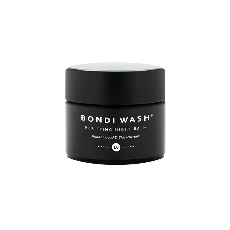 Bondi Wash Night Balm is een intens voedende nachtcrème, die de huid verzacht, glad maakt, en zuivert. Deze veganistische nachtbalsem van Bondi Wash is rijk aan natuurlijke Australische ingrediënten. De balsem bevat rosella-olie om de elasticiteit te bevorderen en de huid te verzachten. Wattleszaad verfijnt de poriën en een delicate mix van essentiële oliën, waaronder boeddhahout, zwarte bes en blauwe cipres helpt om de huid te zuiveren en weer silky smooth te maken.