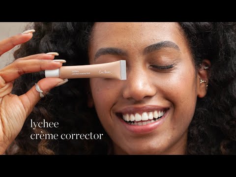 Deze Lychee Creme Corrector is een full coverage concealer & color corrector die roodheid, donkere kringen en onzuiverheden  bedekt zonder je huid uit te drogen.  De concealer bevat een hoog gehalte Vitamine C & Lychee voor extra hydratatie en een gevoede huid met creaseless resultaat.