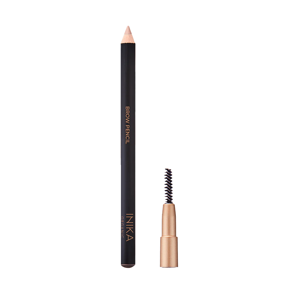 Krijg perfect gedefinieerde wenkbrauwen dankzij deze natuurlijke & vegan brow pencil van INIKA. Verrijkt met gecertificeerde biologische ingrediënten om jouw wenkbrauwen te shapen & op te vullen. #kleur_geen
