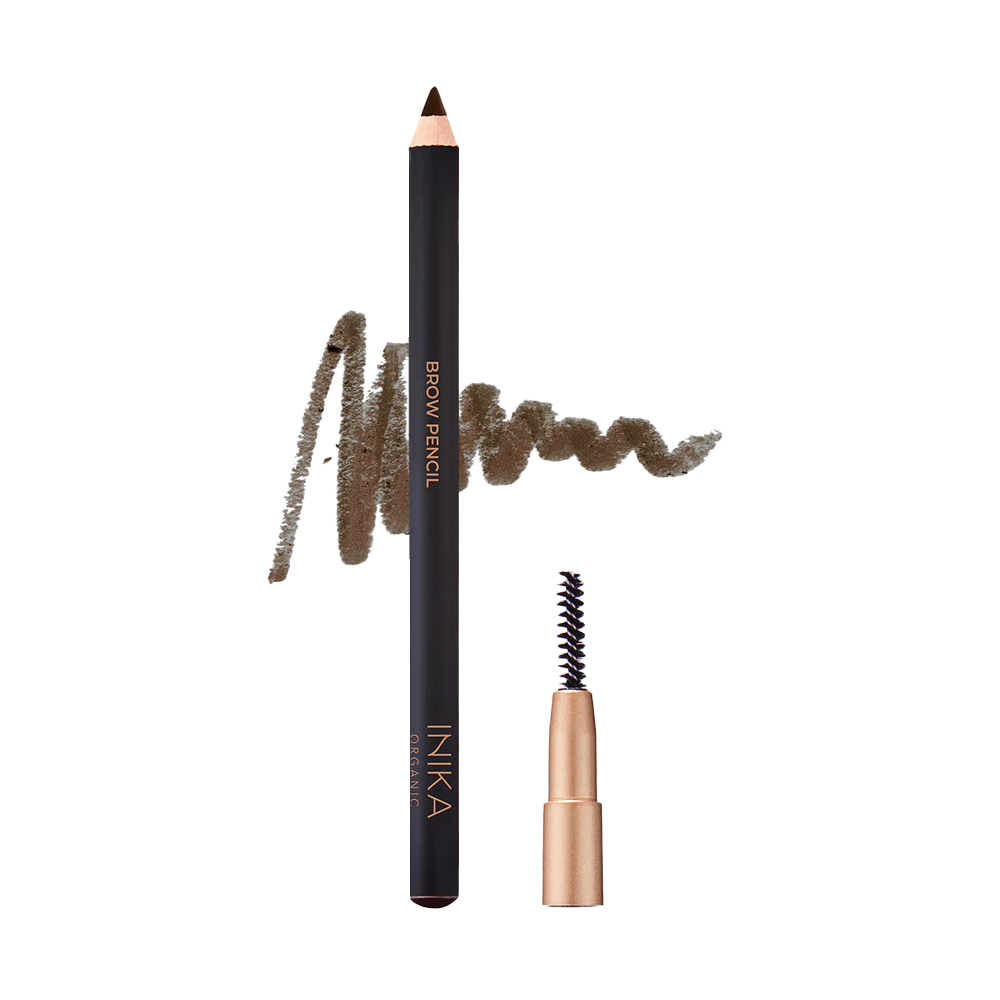 Krijg perfect gedefinieerde wenkbrauwen dankzij deze natuurlijke & vegan brow pencil van INIKA. Verrijkt met gecertificeerde biologische ingrediënten om jouw wenkbrauwen te shapen & op te vullen. #kleur_dark brunette