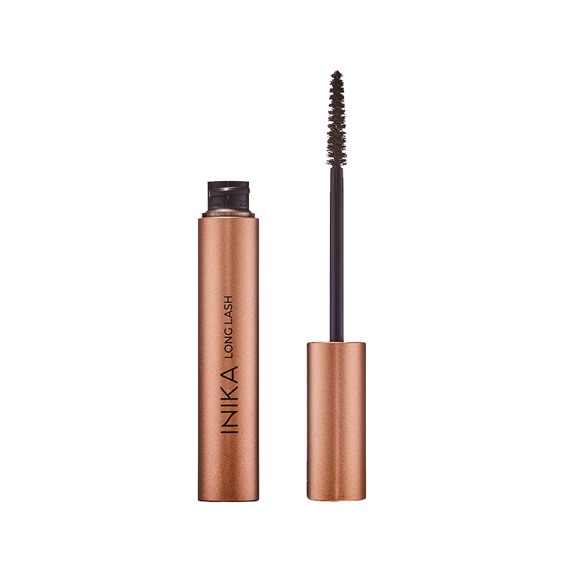 De awardwinnende INIKA Long Lash Vegan Mascara Black is een prachtige en luxueuze aanvulling op het INIKA assortiment. INIKA maakt gebruik van 100% plantaardige en natuurlijke ingrediënten om de lengte en het volume van de wimpers te verhogen. De volumineuze borstelkop zorgt ervoor dat de perfecte hoeveelheid mascara elke keer wordt aangebracht. Bij de 1e keer aanbrengen krijg je de lengte die je nodig heeft, bij de 2e keer aanbrengen krijg je het gewenste volume. Een nieuwe en revolutionaire formule!