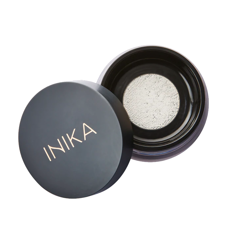 Inika Organic Mineral Setting Powder Mattify is een volledig natuurlijke matterende poeder welke is geformuleerd met superlichtgewicht mineralen om onder of over je foundation te worden gebruikt voor een matte basis. De Vegan Mineral Setting Powder helpt de glans onder controle te houden en poriën te minimaliseren, terwijl het de houdbaarheid van je make-up verlengt. 100% natuurlijk, 100% halal, 100% vegan en dierproefvrij.