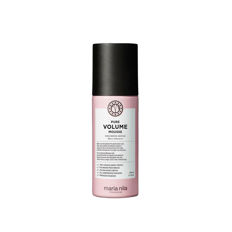 Maria Nila Pure Volume Mousse, een professionele haarstyling mousse die je haar extra body en textuur geeft zonder het te verzwaren.