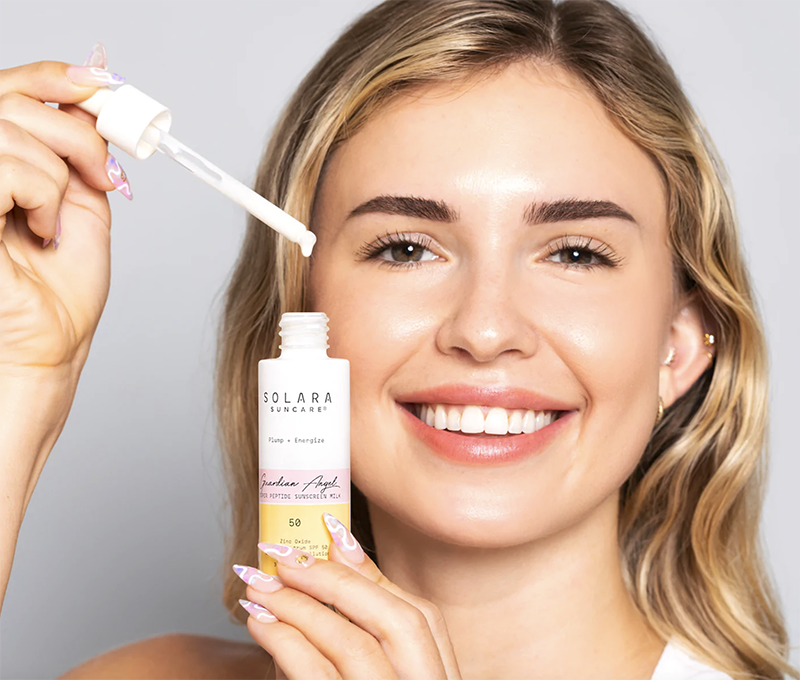 Solara Suncare Guardian Angel Super Peptide Sunscreen Milk SPF50 is een zachte en beschermende, olievrije 100% minerale zonnebrandmelk. Alle ingrediënten zijn geheel veganistisch, dierproefvrij en clean.